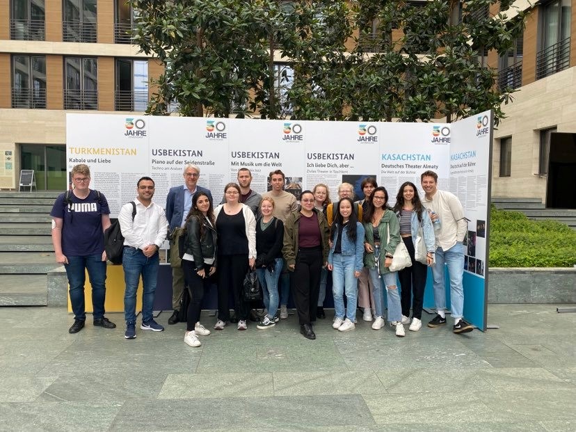 Study trip participants with the master’s program director, Prof. Dr. Ulrich Schneckener at the German Federal Foreign Office. 